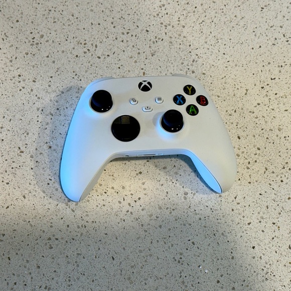 Xbox Series S Bundle - Picture 6 of 12